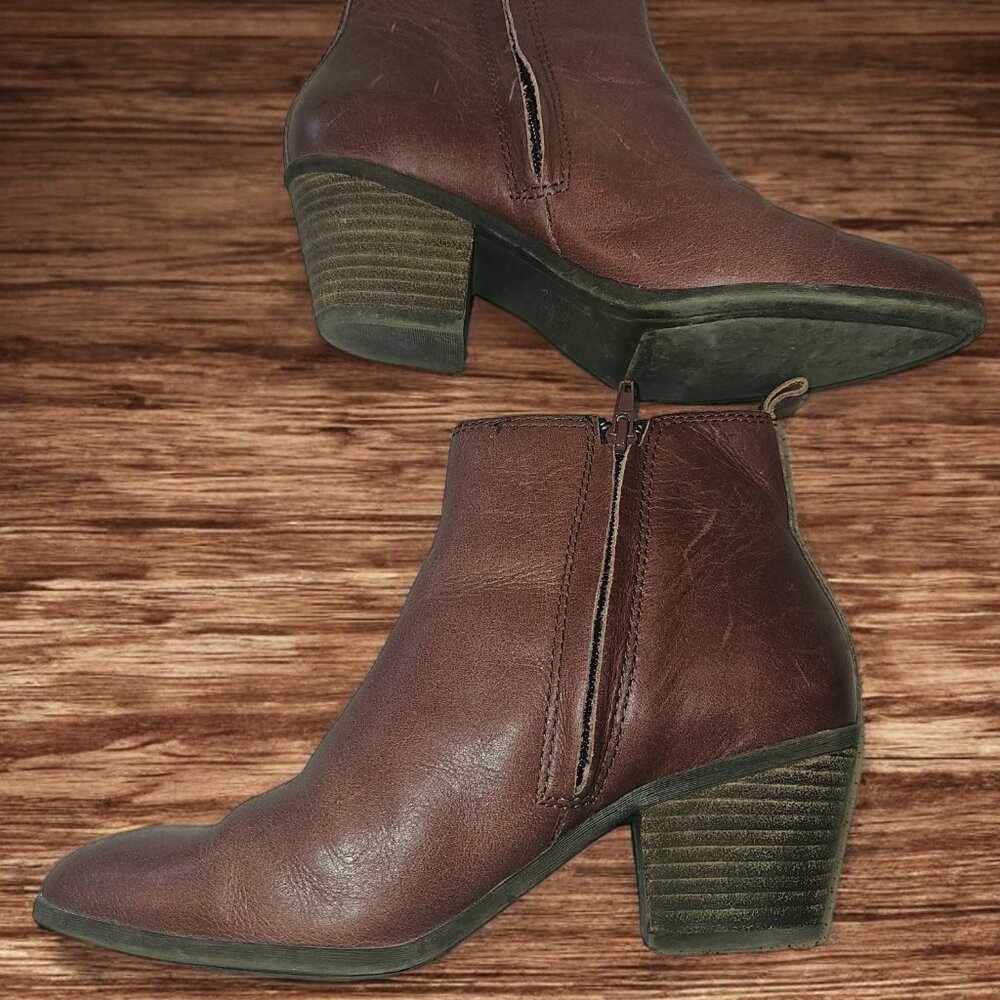 FRYE AND CO Chelsea boot, size 8.5